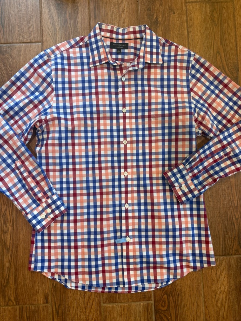 Banana Republic no iron Red and Blue Plaid Button-Down Shirt / men’s large